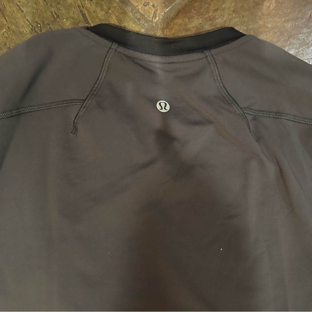 Lululemon fitted long sleeve shirt , Size M - Picture 3 of 4